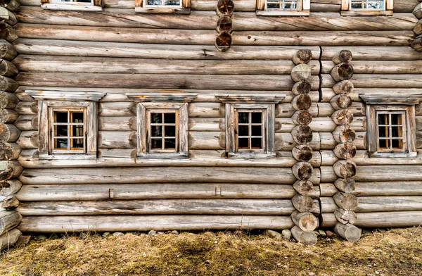 Windows in the old wooden house. — Stock Photo, Image