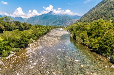 Maggia nehir görünümünü, canton Ticino İsviçre içinde ünlü Vallemaggia başlangıcı