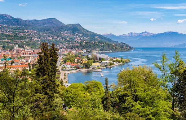 Landschaft des Lago Maggiore bei den botanischen Gärten der Villa Taranto, Italien — Stockfoto