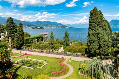 Barok Bahçe Island Bella - Isola Bella ile Lake Maggiore içinde geçmiş görünümünü.