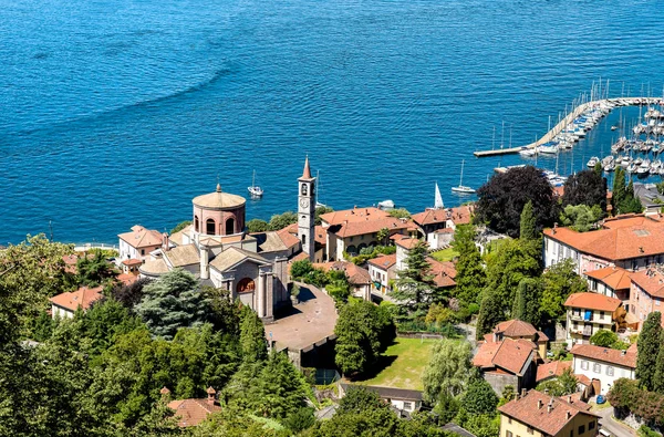 Vista superior de Laveno Mombello y el lago Maggiore, Italia — Foto de Stock