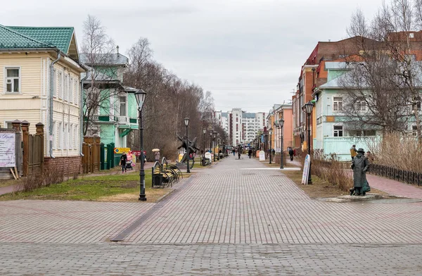 Piéton Chumbarova-Luchinskogo Avenue à Arkhangelsk . — Photo