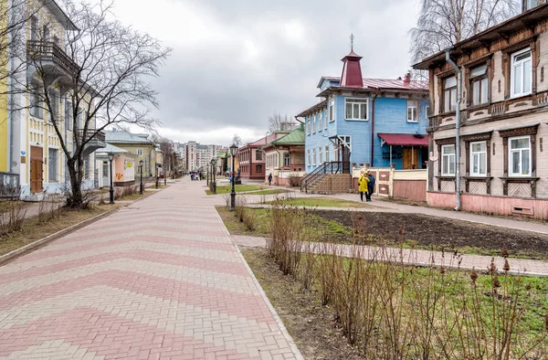 Piéton Chumbarova-Luchinskogo Avenue à Arkhangelsk . — Photo