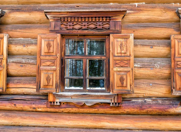 Window in the old wooden house. — Stock Photo, Image