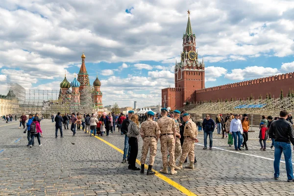 Moskova Kızıl meydan gelen turist.