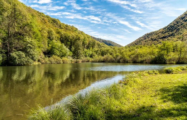 Lago Brinzio em valey Rasa, província de Varese, Itália . — Fotografia de Stock