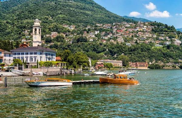 Cernobbio, je oblíbené prázdninové letovisko, ležící severozápadně od Como na břehu jezera Como — Stock fotografie