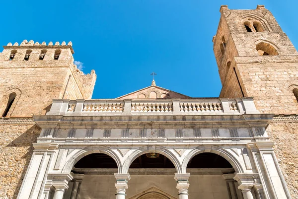 Die kathedrale von monreale fassade, sizilien, italien — Stockfoto