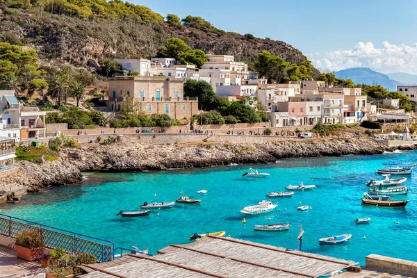 Vista da ilha de Levanzo no mar Mediterrâneo a oeste da Sicília, Itália — Fotografia de Stock