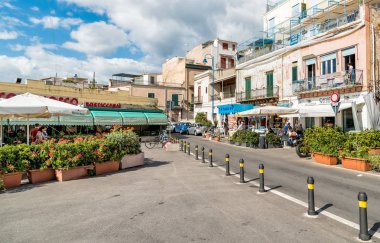 Mondello merkezi sokak olduğunu Merkezi şehir Palermo yakınlarındaki küçük bir tatil beldesi.