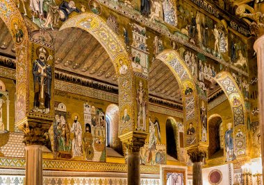 Saracen kemerli ve Palatine Şapel İtalya'nın Palermo, Kraliyet Sarayı'nın içinde Bizans mozaikleri