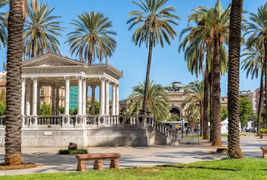 Castelnuovo Meydanı, Politeama Garibaldi tiyatro, Palermo, İtalya için açık konserler için kullanılan müzik palet
