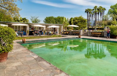 Turistler Gölü kıyısındaki Maggiore Verbania Pallanza bulunan barda Botanik Bahçesi Villa bulunan Taranto, dinlenme.