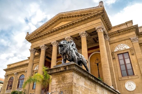 Frente Teatro Massimo Vittorio Emanuele Con Estatua León Palermo Sicilia — Foto de Stock