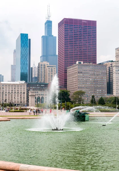Buckingham Memorial Fountain Con Rascacielos Fondo Chicago Grant Park Illinois — Foto de Stock
