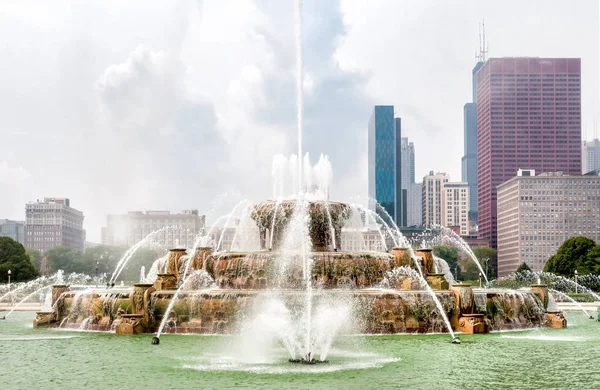 Buckingham Memorial Fountain Con Rascacielos Fondo Chicago Grant Park Illinois — Foto de Stock