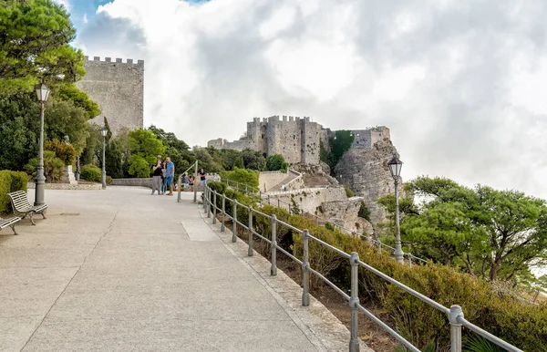 Erice Sicilia Italia Septiembre 2016 Los Turistas Que Visitan Castillo — Foto de Stock