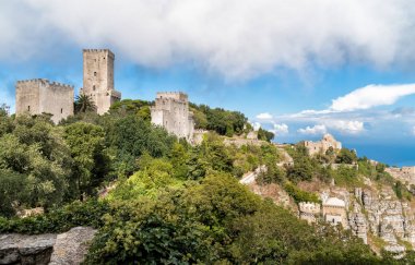Hormanno Kalesi ve Torri del Balio Castle Erice, Sicilya, İtalya
