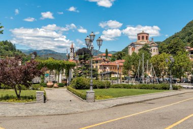 Laveno Mombello, İtalya 'nın Varese ilindeki Maggiore Gölü' nün doğu kıyısının turizm başkentidir.