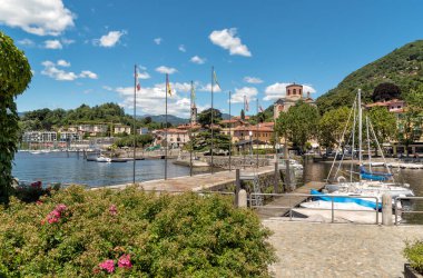 Laveno Mombello, İtalya 'nın Varese ilindeki Maggiore Gölü' nün doğu kıyısının turizm başkentidir.