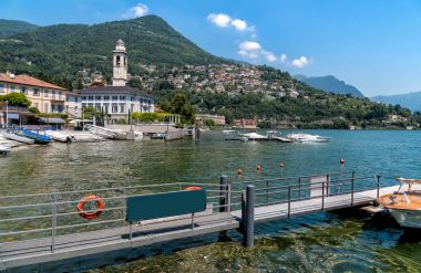 Cernobbio, Como Gölü kıyısındaki Como, İtalya'nın kuzeybatısında bulunan popüler bir tatil olduğunu