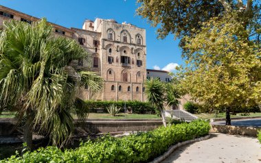 Palermo, Sicilya'nın en eski bölgesinde yer alan Villa Bonanno'dan Norman Sarayı'nın görünümü.