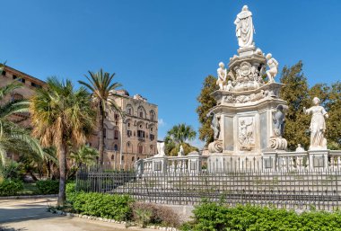 Kral Philip'in İspanya Villa Bonanno ve Norman Sarayı anıt görünümünde arka plan, Palermo, İtalya