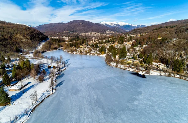 Varese Eyaletinde Talya Içinde Donmuş Göl Ghirla Kış Manzara Havadan — Stok fotoğraf