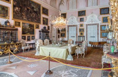 Stresa, Verbania, İtalya - 28 Temmuz 2016: Lake Maggiore Bella adada yer alan Borromeo Sarayı iç.