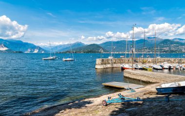 Cerro küçük liman, yer alan yakındaki Gölü kıyısındaki Maggiore üzerinde Laveno Mombello İtalya