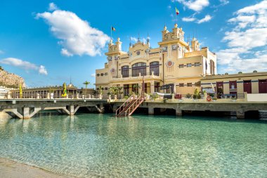 Görünüm Charleston, Mondello beach kuruluş Denizi'ndeki Palermo, Sicilya, İtalya