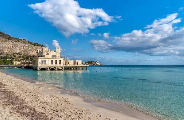 Veduta Charleston Stabilimento Balneare Mondello Sul Mare Palermo Sicilia Italia — Foto Stock