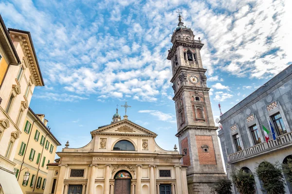 Udsigt Til Den Romanske Basilika San Vittore Kirke Klokketårn Bernascone - Stock-foto