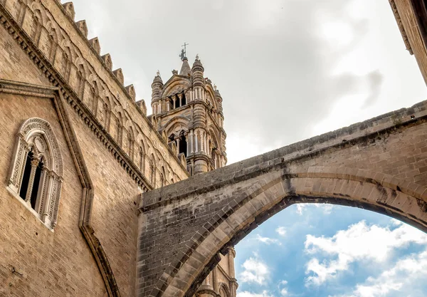 Blick Auf Bogen Und Turm Der Kathedrale Von Palermo Mit — Stockfoto