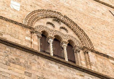 Pencere lav taşlı dişlerin Palace Steri Chiaramonte, Palermo, Sicilya, Güney İtalya