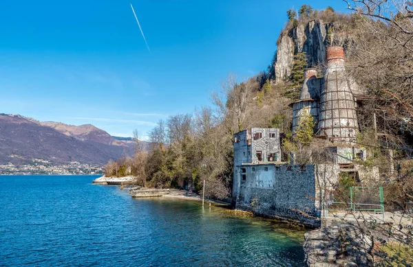 Zobacz Fornaci Cald Położony Nad Brzegiem Jeziora Maggiore Castelveccana Prowincji — Zdjęcie stockowe