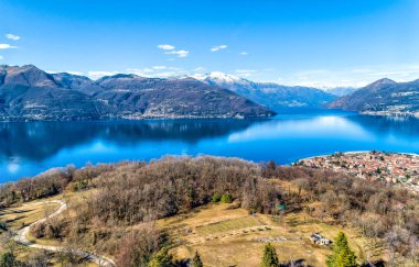 Hava görünümü, lake Maggiore İsviçre dağlar, İtalya