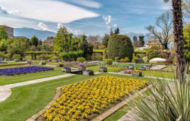 Eastland Alışveriş Merkezi Villa Taranto Gölü kıyısındaki Maggiore Pallanza, Verbania, İtalya içinde yer alan, görünümünü.