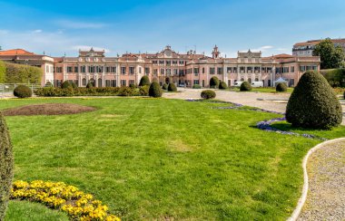 Bahçeler Estense Sarayı (Palazzo Estense) ilkbaharda, biri en popüler yerlerinden biri Varese, Lombardiya, İtalya.