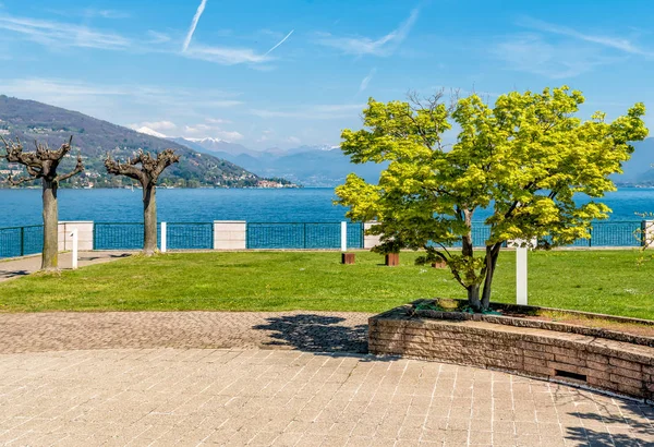 Ranco Lakefront Gölü Kıyısındaki Maggiore Talya Varese Eyaletinde Yer Alan — Stok fotoğraf