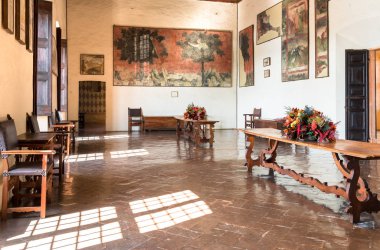 ANGERA, İtalya - 20 Nisan 2018: İç kale Borromeo, Angera veya Rocca di öfke. Angera lake Maggiore kalesidir.