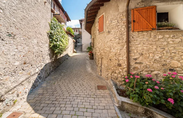 Narrow Street Mountain Ancient Village Zelbio Situated Province Como Lombardy — Stock Photo, Image