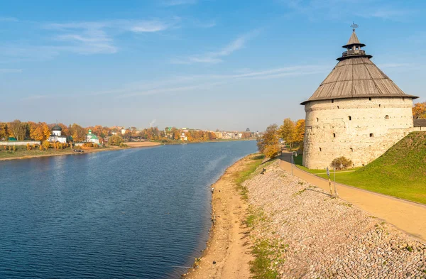 Pokrovskaja Fästning Tower Pskov Stranden Velikaya Floden Ryssland — Stockfoto