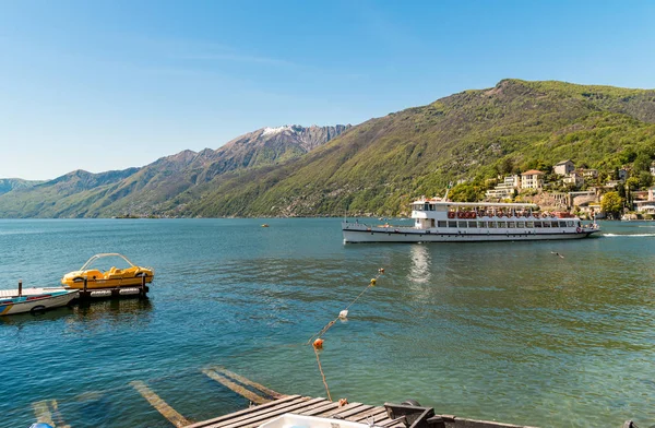 Ascona Ticino Schweiz Maj 2016 Passagerarfärja Vid Piren Lyxiga Schweiziska — Stockfoto