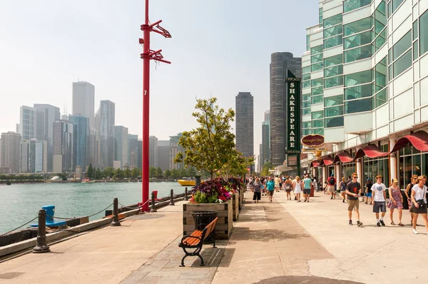 Chicago Illinois Agosto 2014 Los Turistas Están Caminando Cerca Del — Foto de Stock