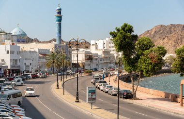Mutrah, Umman - 10 Şubat 2020: Umman Körfezi kıyısındaki Mutrah merkezinin şehir manzarası, Umman Sultanı, Ortadoğu