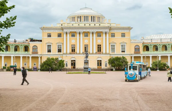 Pavlovsk Saint Petersburg Russia June 2015 View Pavlovsk Palace Monument — Stock Photo, Image