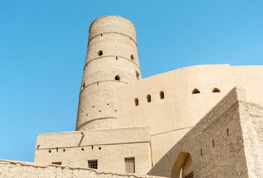 Umman Sultanlığı 'ndaki Djebel Akhdar' ın eteğindeki Bahla Kalesi. Unesco Dünya Mirası Sitesi.