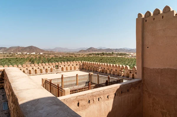 Terraço Castelo Jabreen Com Campos Tamareiras Fundo Bahla Sultanato Omã — Fotografia de Stock