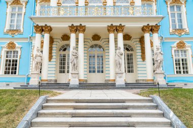 Puşkin 'deki Katerinler Sarayı Cephesi, Tsarskoye Selo, Saint Petersburg, Rusya.